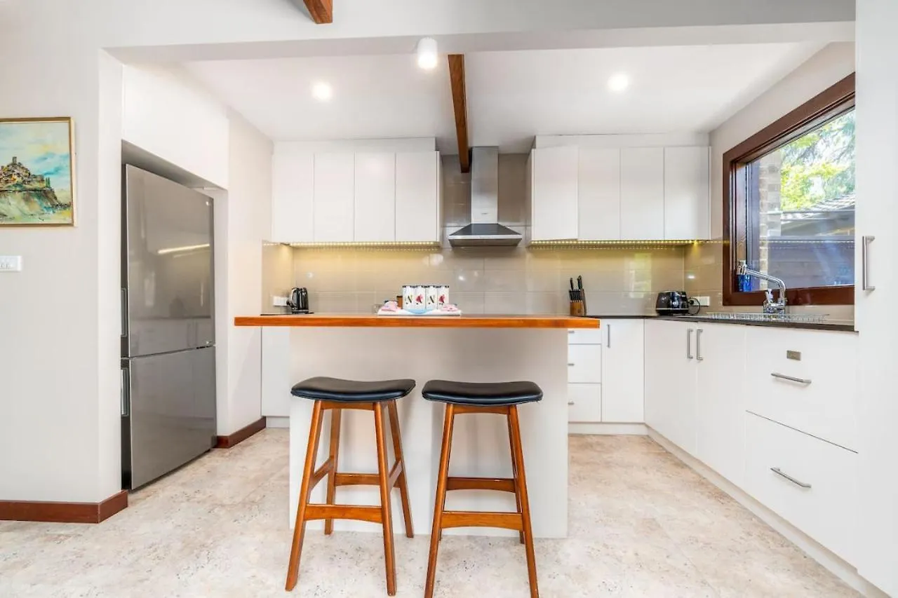 Charming Two-Story 2Br Townhouse In Braddon Villa Canberra Holiday home