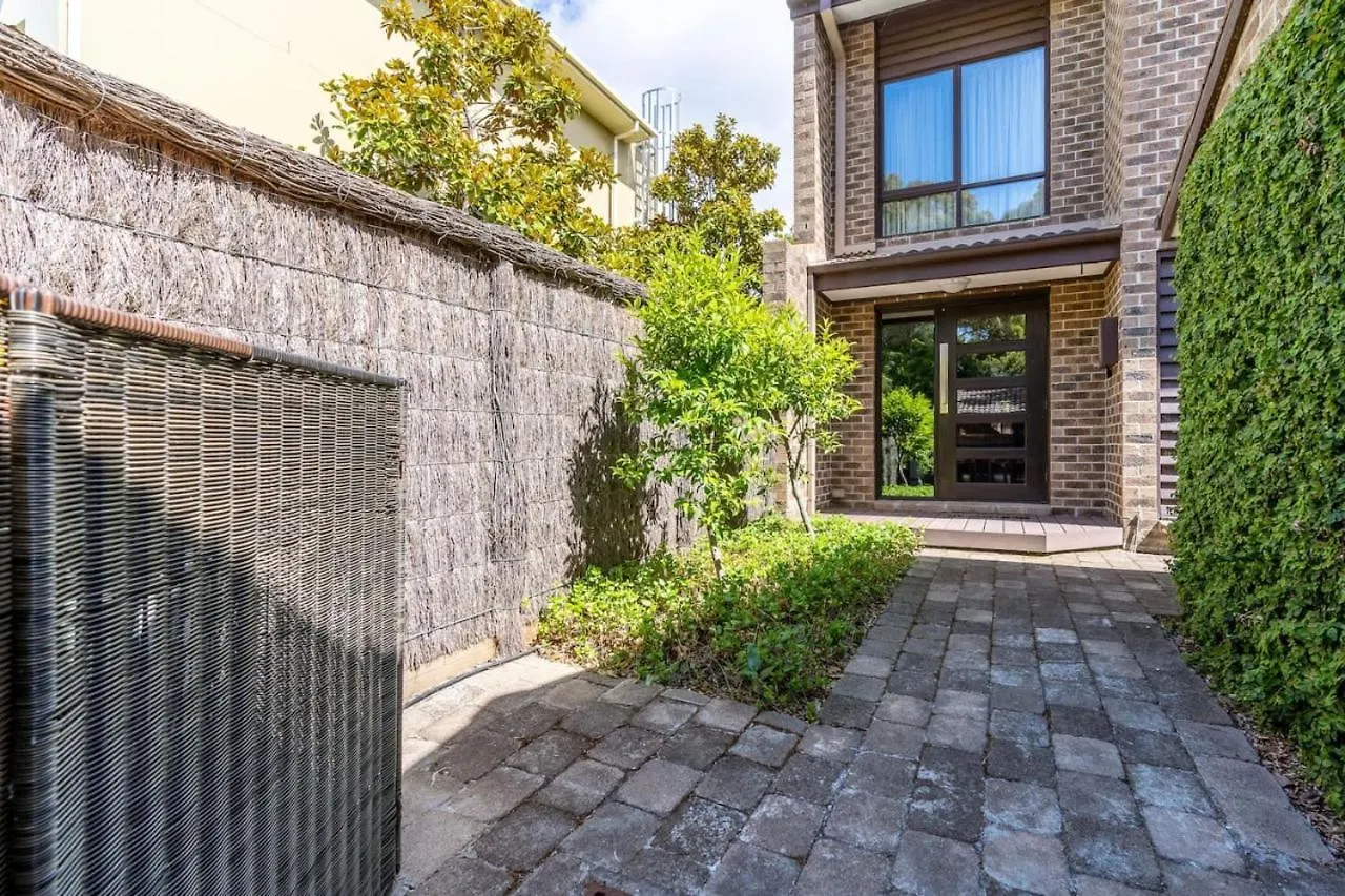 Charming Two-Story 2Br Townhouse In Braddon Villa Canberra 0*,  Australia
