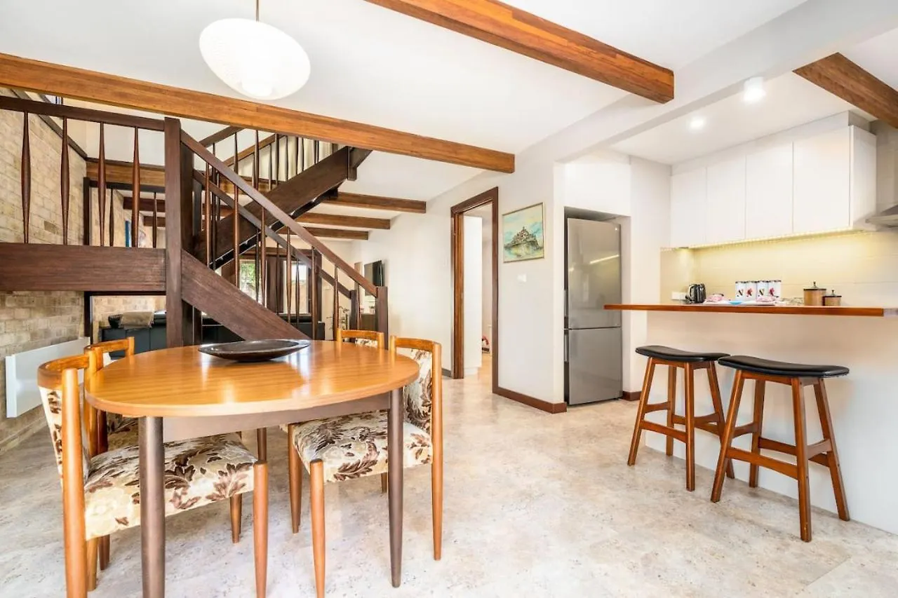 Charming Two-Story 2Br Townhouse In Braddon Villa Canberra Holiday home